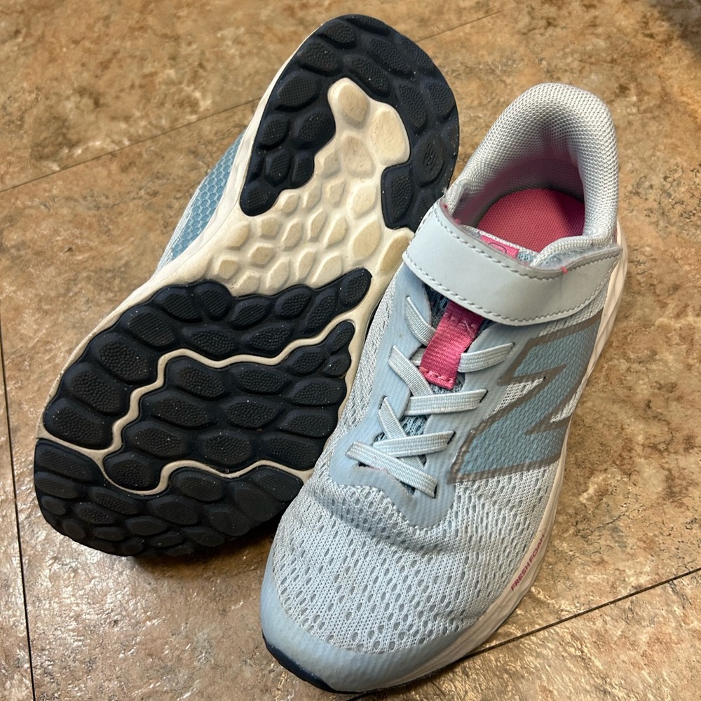 New balance girls Sz 1